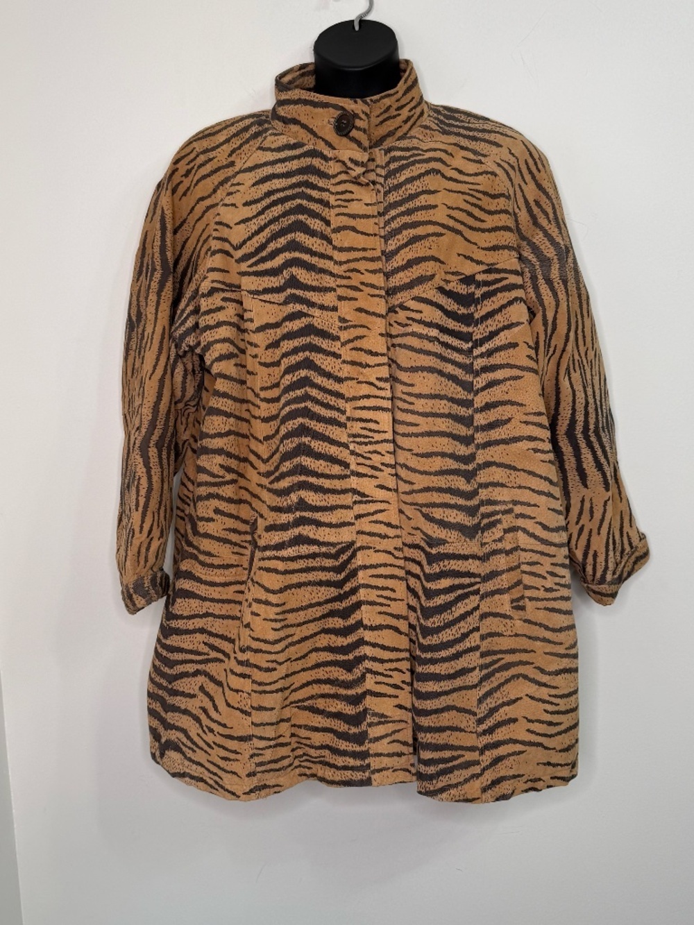 ROBERT LOUIS GENUINE SUEDE COAT SIZE XL